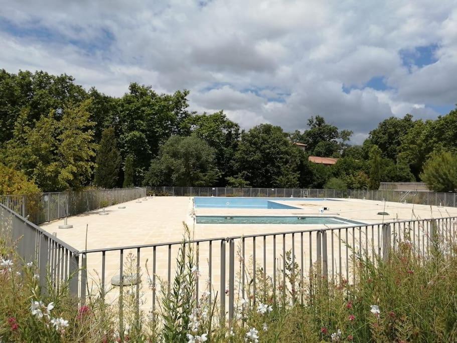 Le Soleil D Eugenie Appartement Dans Residence Avec Piscine Commune Pres De Carcassonne Olonzac Exteriör bild