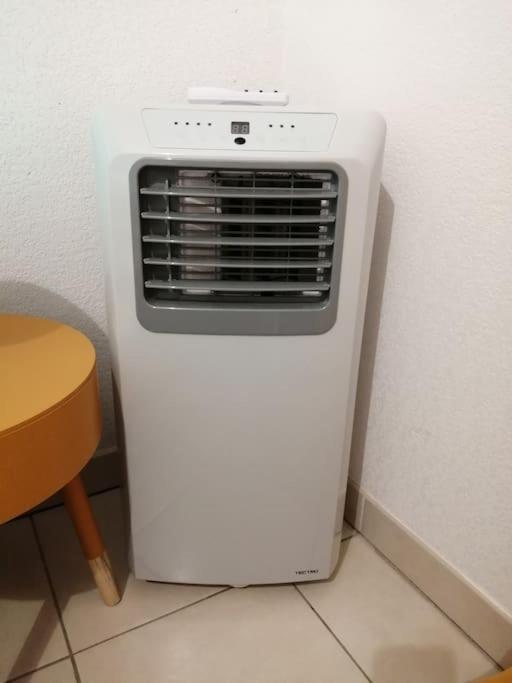 Le Soleil D Eugenie Appartement Dans Residence Avec Piscine Commune Pres De Carcassonne Olonzac Exteriör bild