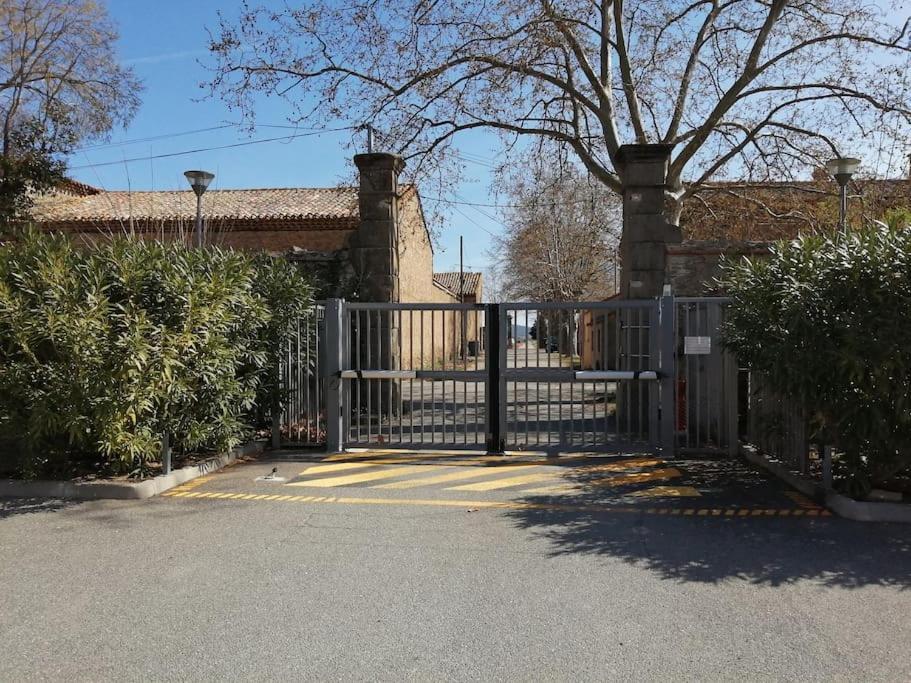 Le Soleil D Eugenie Appartement Dans Residence Avec Piscine Commune Pres De Carcassonne Olonzac Exteriör bild