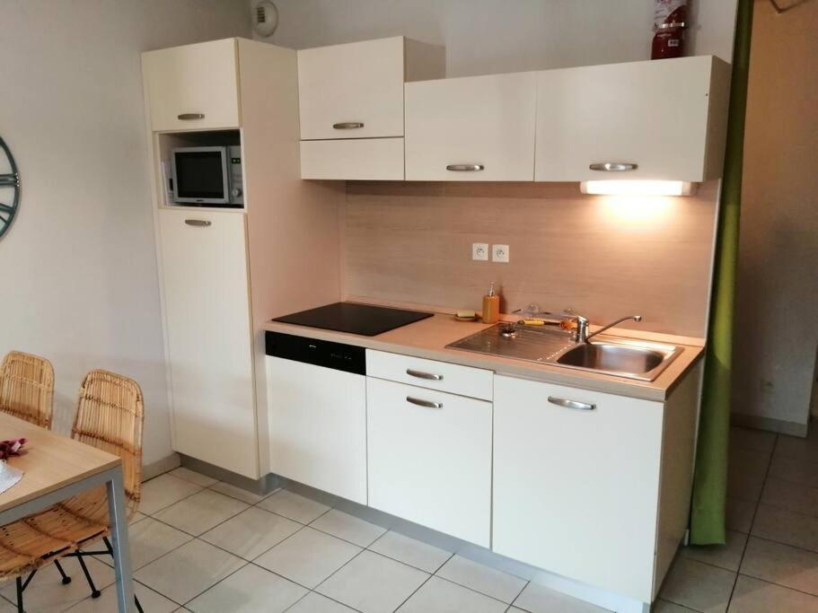Le Soleil D Eugenie Appartement Dans Residence Avec Piscine Commune Pres De Carcassonne Olonzac Exteriör bild