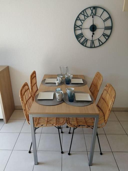 Le Soleil D Eugenie Appartement Dans Residence Avec Piscine Commune Pres De Carcassonne Olonzac Exteriör bild